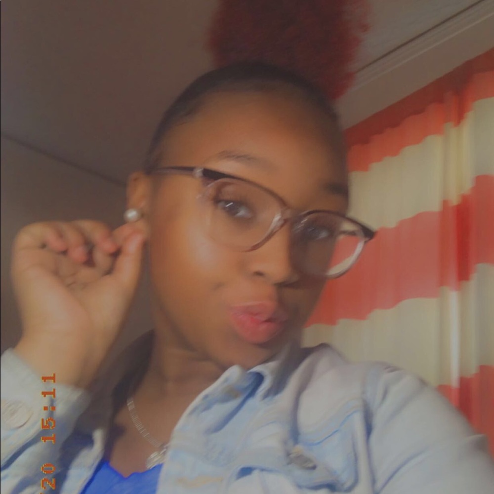 Meet your Posher, Alayja